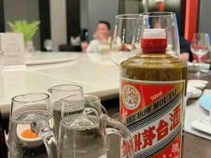 老公领导夫妻请我们夫妻吃饭，茅台酒让这顿晚餐更显档次