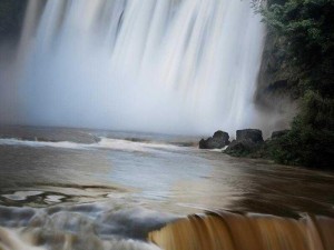 水幕洞奇观：水都拉丝了，这是咋回事？